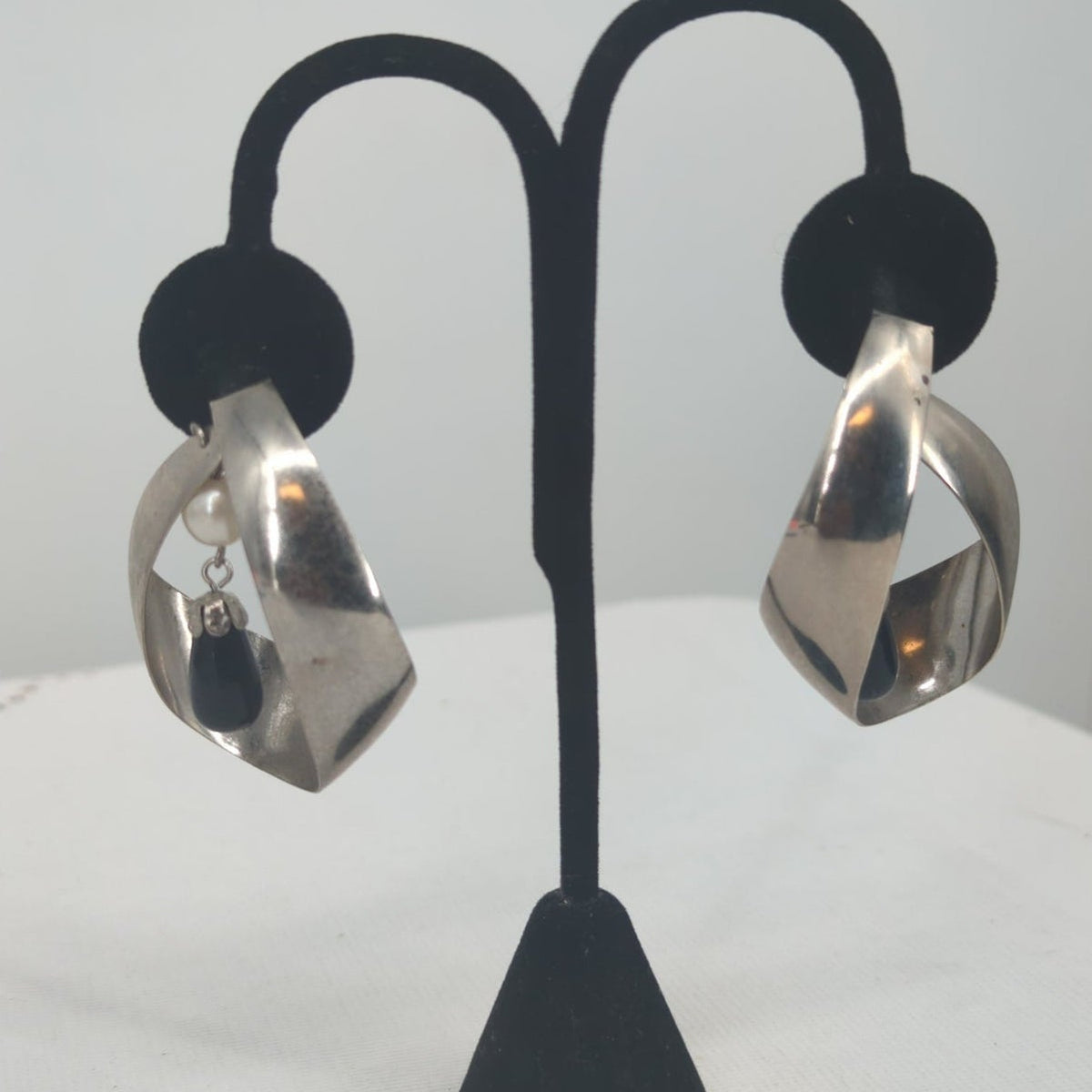 Vintage Swirl Hoop Earrings Silver-Tone Faux Pearl and Black Teardrop Dangle