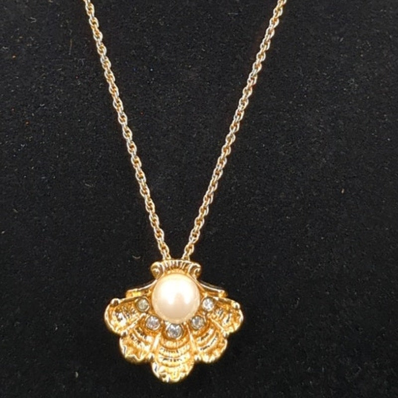 Fashion Necklace Vintage Scalloped Gold-Tone Pearl crystal Fan Pendant Necklace