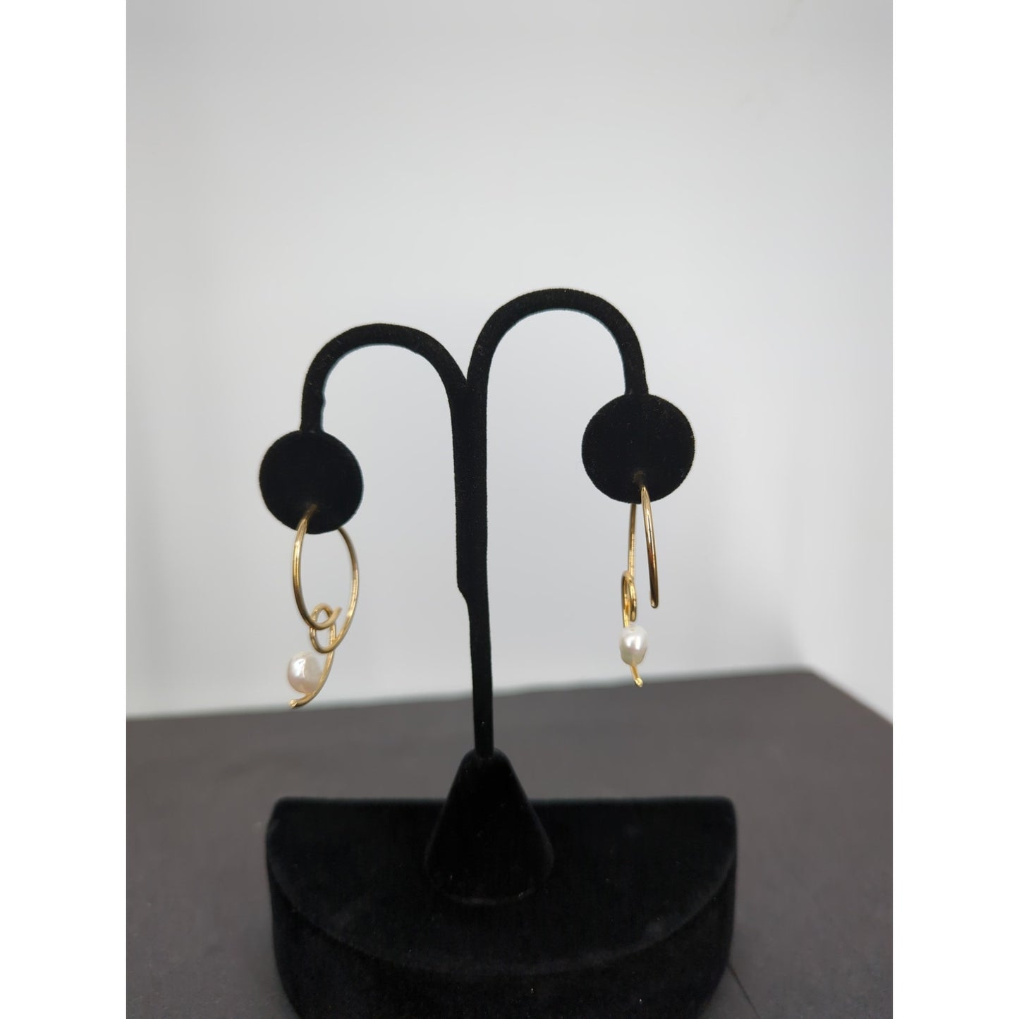 Vintage PIERCED fashion  Earrings Freshwater Pearl abstract hoop goldton