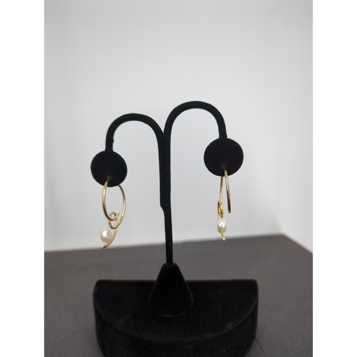 Vintage PIERCED fashion  Earrings Freshwater Pearl abstract hoop goldton