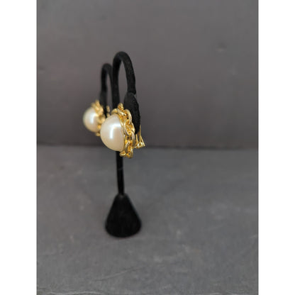 Vintage Gold Tone Faux Pearl Scalloped Button Clip On Earrings Classic Glam