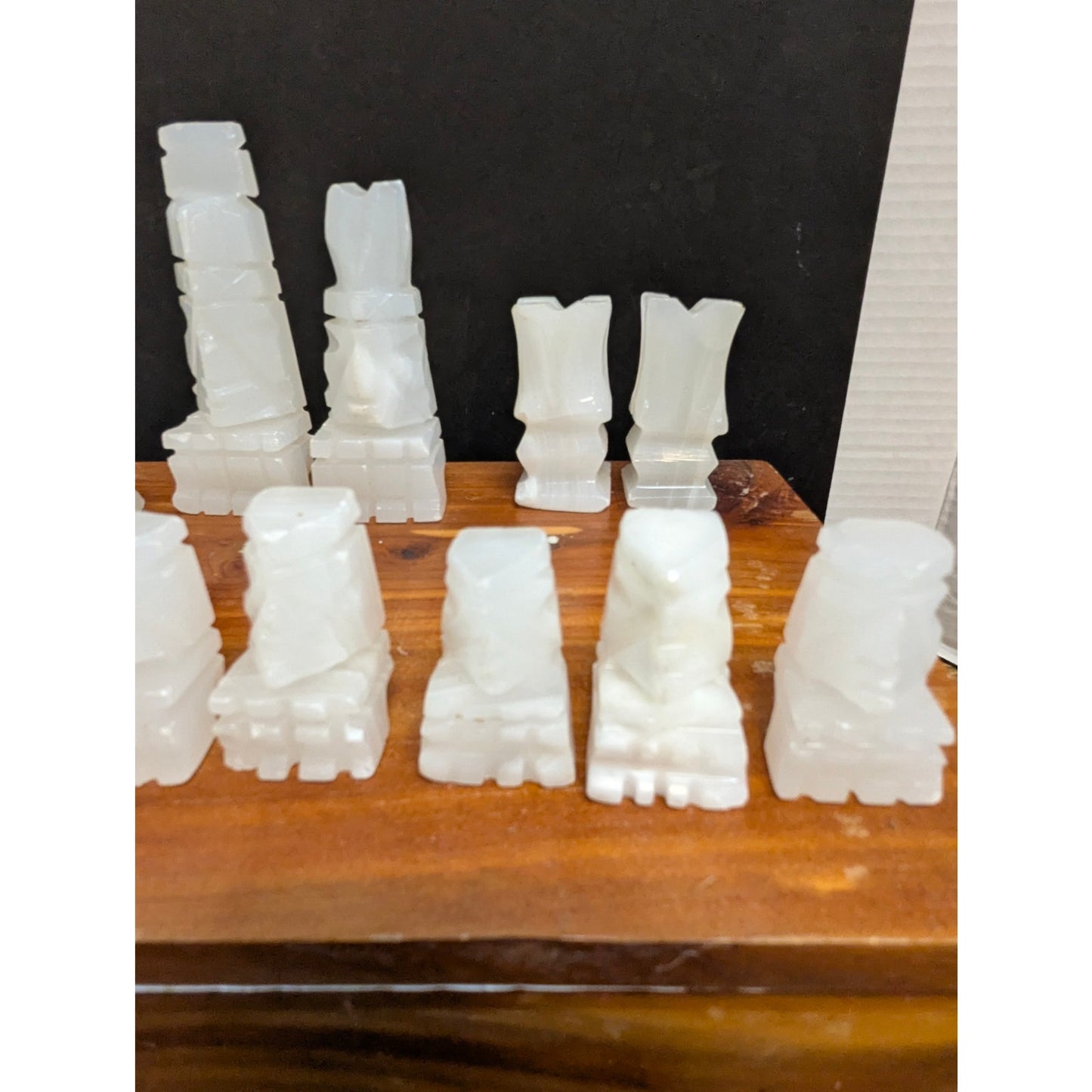 Vintage Hand-Carved Alabaster Chess Set – Rose & White Marble Pieces damaged