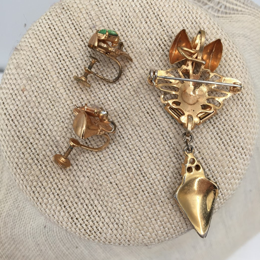 Matching art deco style brooch dangle screw back earrings goldtone faux emerald