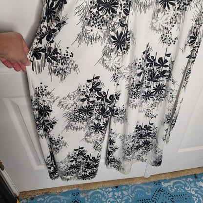 Vintage blackwhite polyester Jumpsuit LARGE Long Sleeve Obi Belt Full Zip Floral