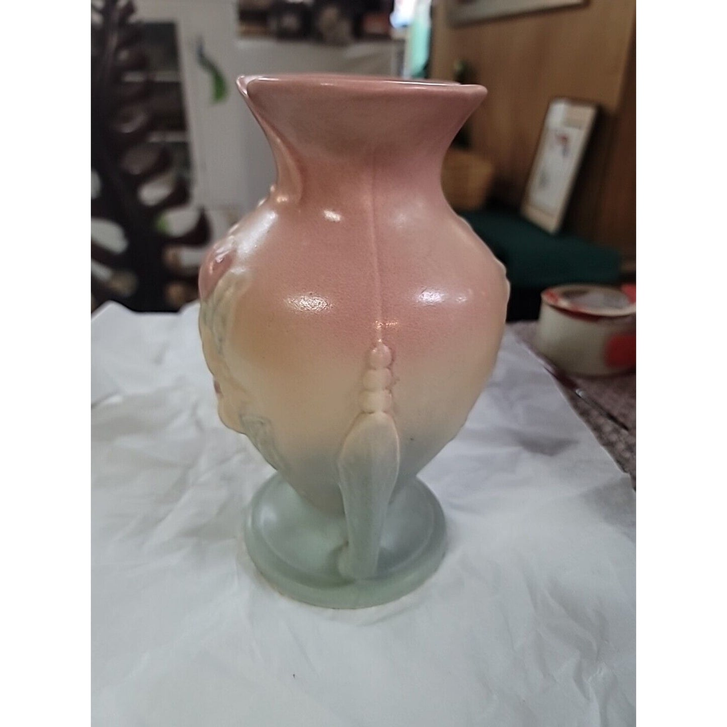 HULL POTTERY PINK AND BLUE 8-1/2 " VASE MAGNOLIA PATTERN # 2