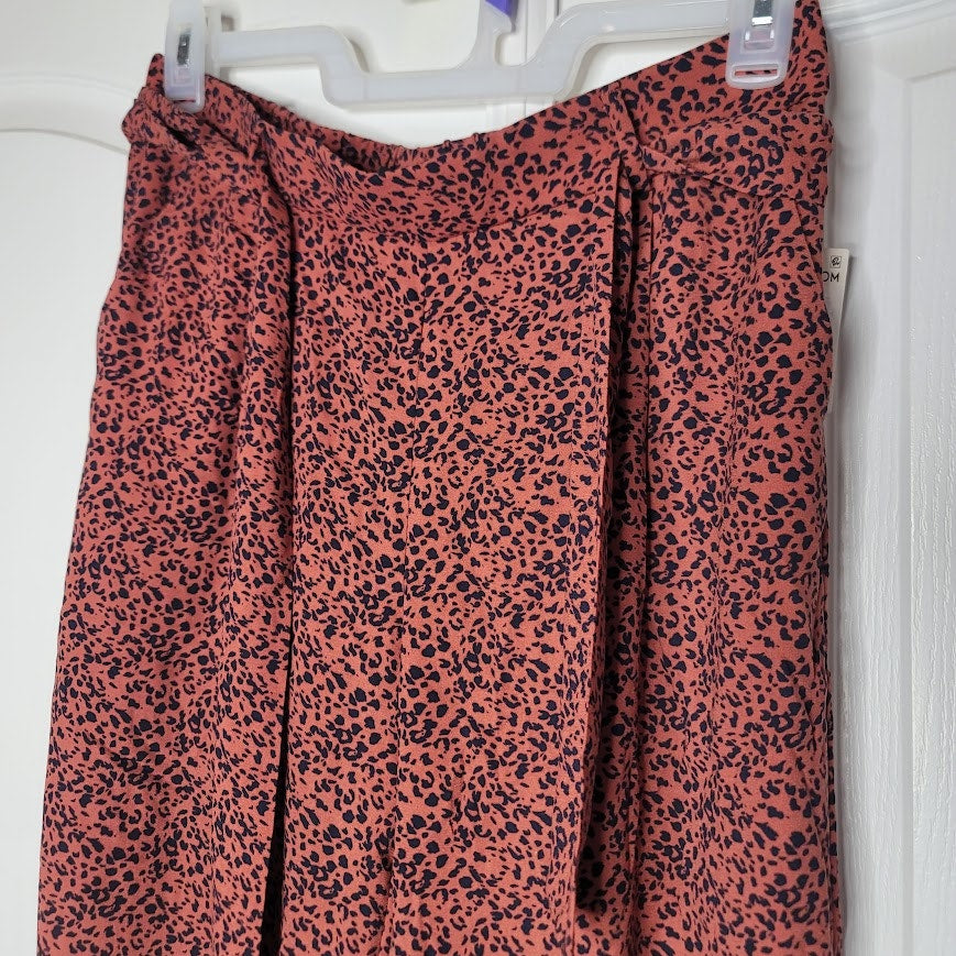 Halogen Size Medium Rust Navy Leopard wide leg gauchos belted capri Pants