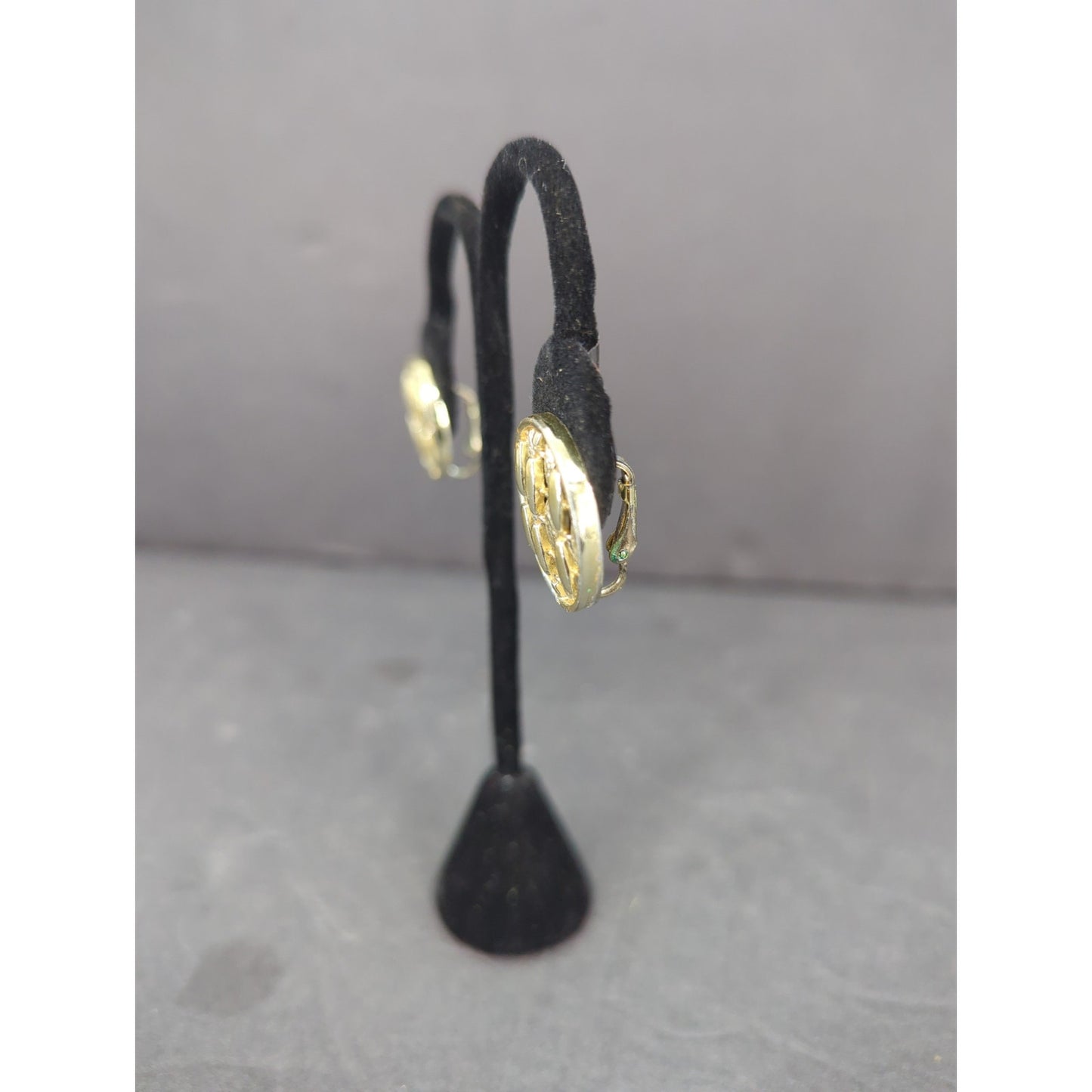 Vintage Gold Tone Textured Round Disc Clip On Earrings Retro Grid Modern 1980s