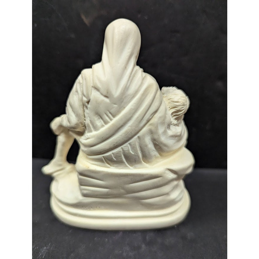 PIETA Michaelangelo Vintage 1960s Vatican Italy Souvenir Sculpture 1960s White