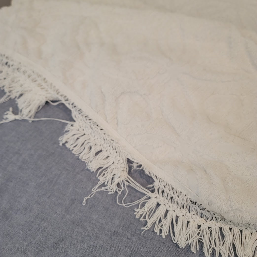 VINTAGE Queen White Cotton Chenille fringed blanket Rounded hem 100" x 92"