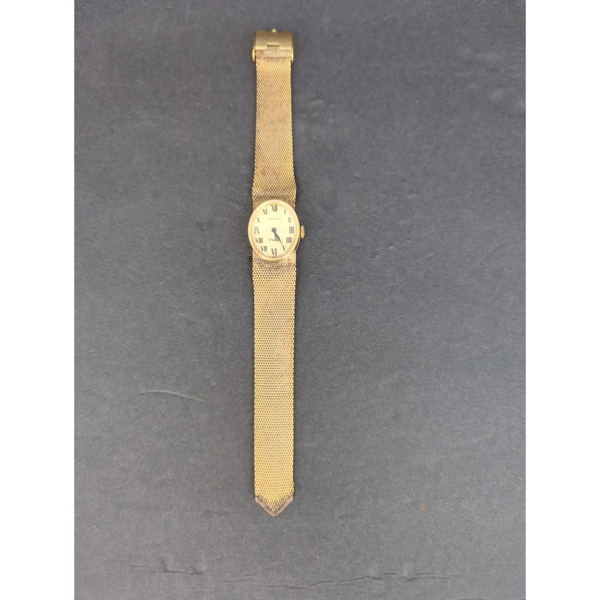 Vintage Waltham Incabloc 17 Jewel Oval Gold Tone Mechanical Wristwatch Mesh Band