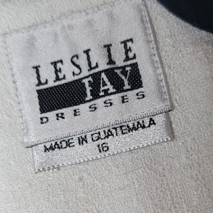 Leslie Fay Vintage White Short Sleeve Button Up Scallop hem Top Shoulder Pads 16