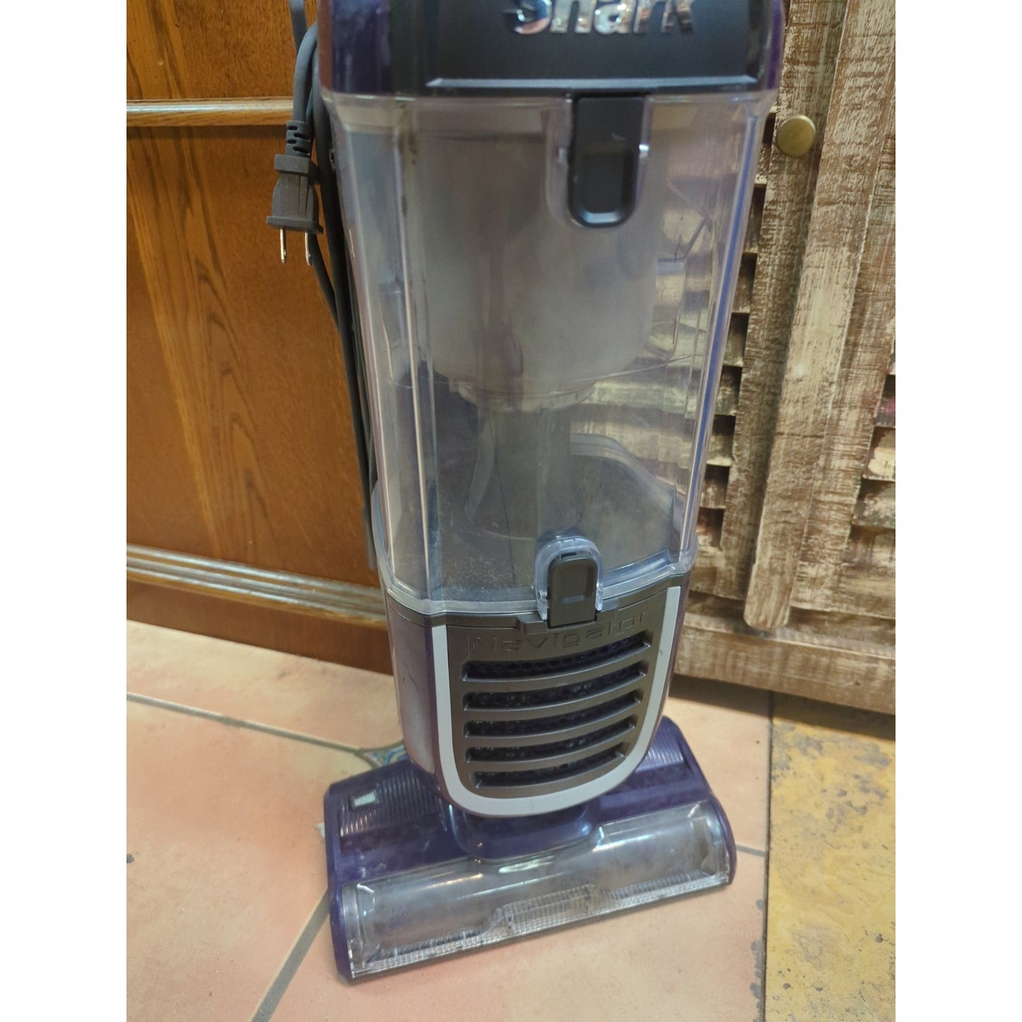 Secondhand Sandies: Shark Navigator Canister Vacuum Swivel Pro Upright