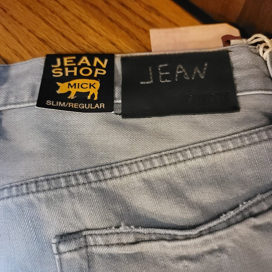 NWT Jean Shop Mick Slim Regular Distressed Jeans Light Wash 33x32
