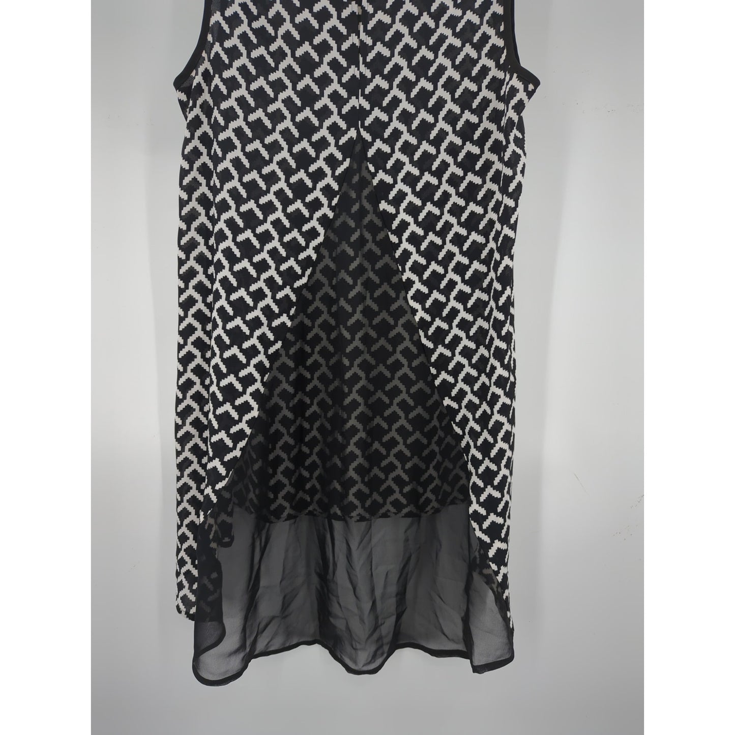 The Limited Black & White Geometric Split Back Tunic Tank Top Small