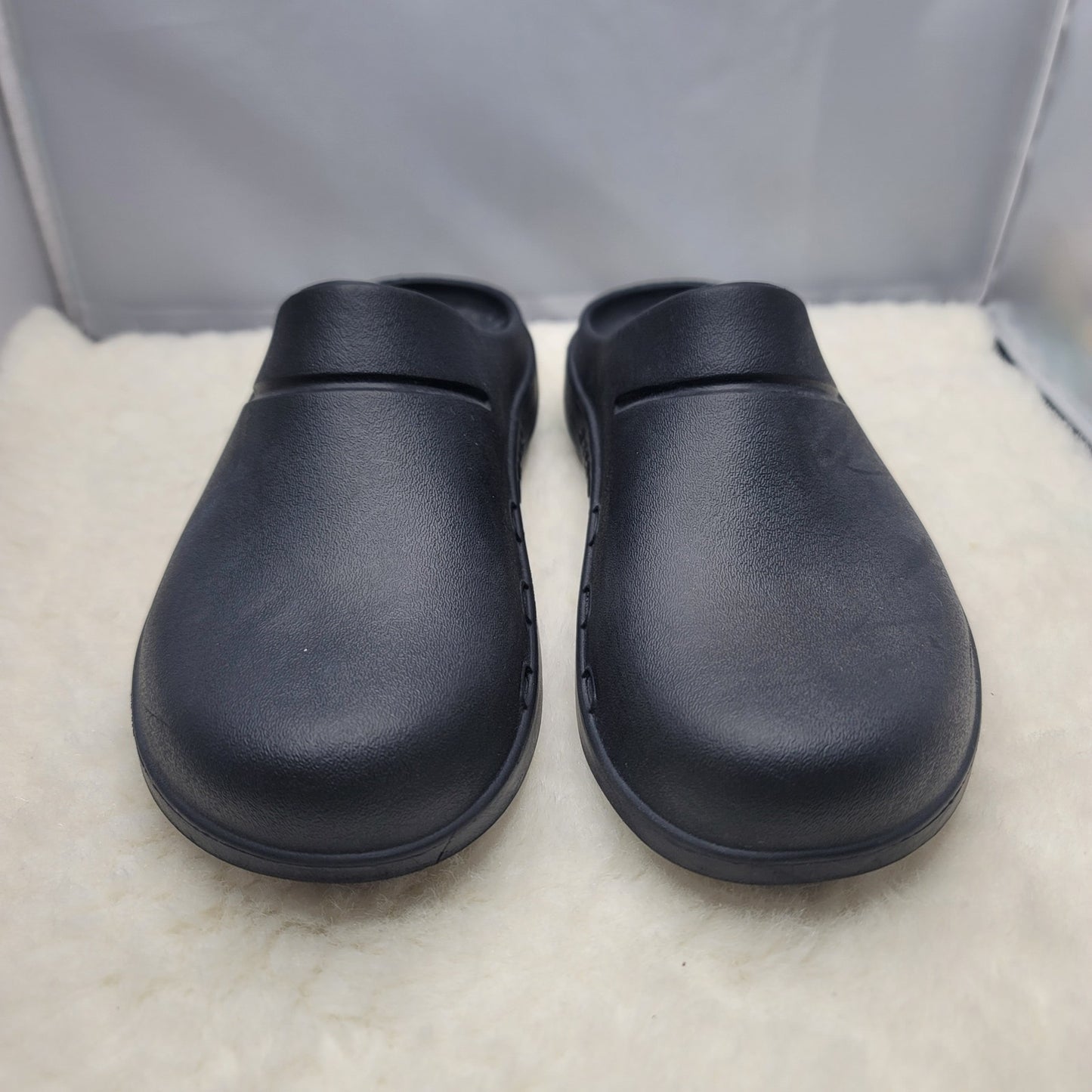 OOFOS OOccloog Recovery Clogs Black Men's 7 / Women's 9 Slip On Mule Slip on