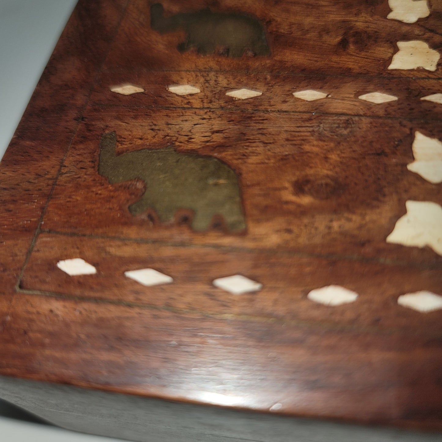 VINTAGE 1950s Anglo Indian Style Rosewood Box Brass Elephants Leaves Inlaid