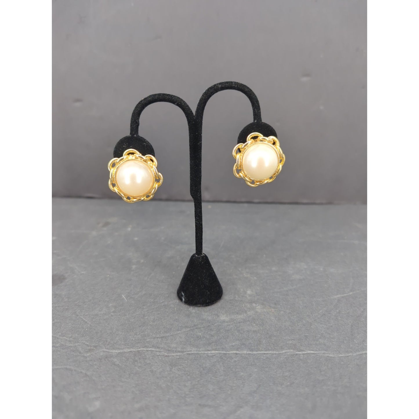 Vintage Gold Tone Faux Pearl Scalloped Button Clip On Earrings Classic Glam