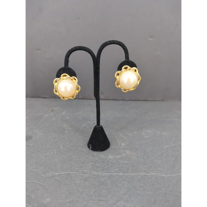 Vintage Gold Tone Faux Pearl Scalloped Button Clip On Earrings Classic Glam