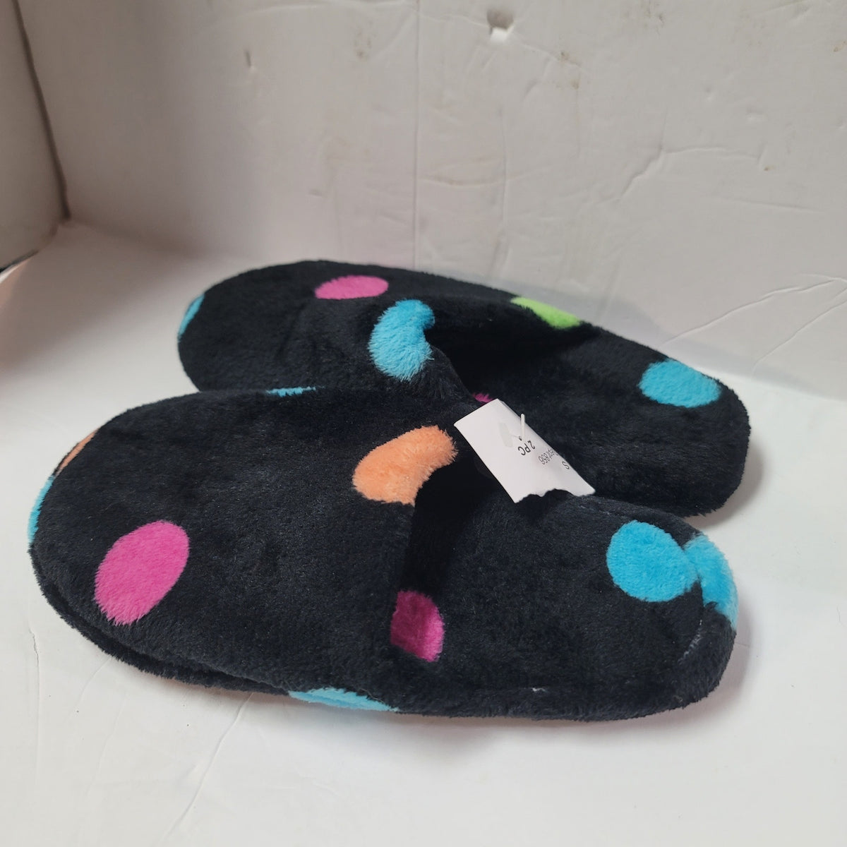 Nordstroms NEW Small slippers NEW Black fuzzy polka dot house shoes