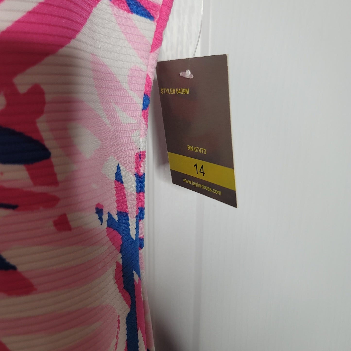 Taylor Dress Summer Sleeveless Size 14 Stretch Casual Shift Pink Blue Geometric