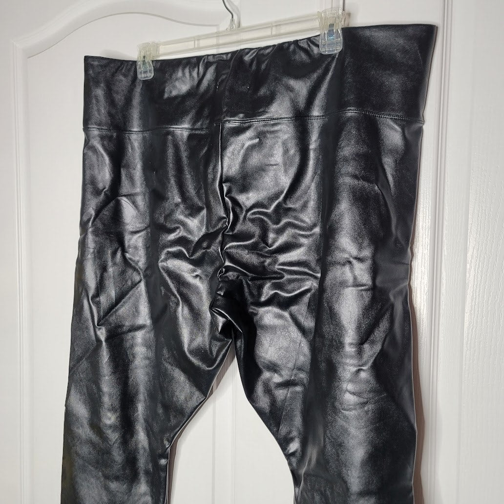 Fourteenth Place Size 4X women's plus Faux Leather Ankle Pants Black Stretch NEW
