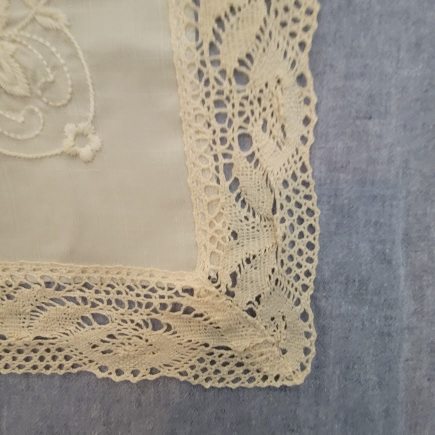 Vintage Linens 70s Tablecloth Hand Embroidery Detail 36" x 36" SQUARE Cream Lace