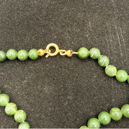 Vintage Apple Green Peking Glass Style Bead Necklace 18 Inch