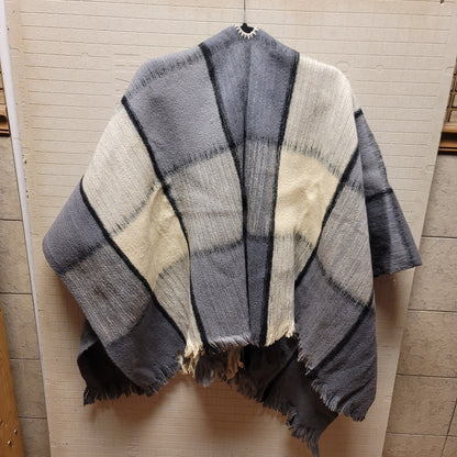 Vintage Wool poncho Serape Plaid Gray Cream Black One Size Wrap Cape