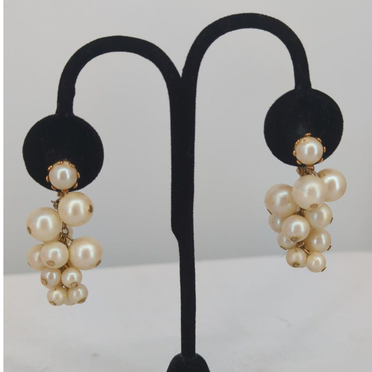 Vintage Faux Pearl Cluster Dangle Clip On Earrings Gold Tone Mid Century Glamour