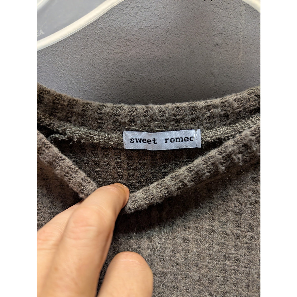 Sweet Romeo thermal waffle knit SMALL petite forest long sleeve round hem top