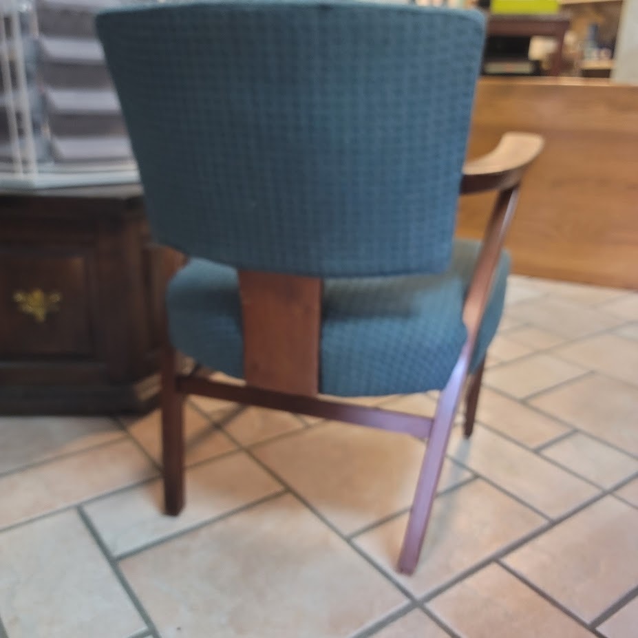 Secondhand Sandies: Murphy Miller Design Chair Z Frame Executive Guest Library