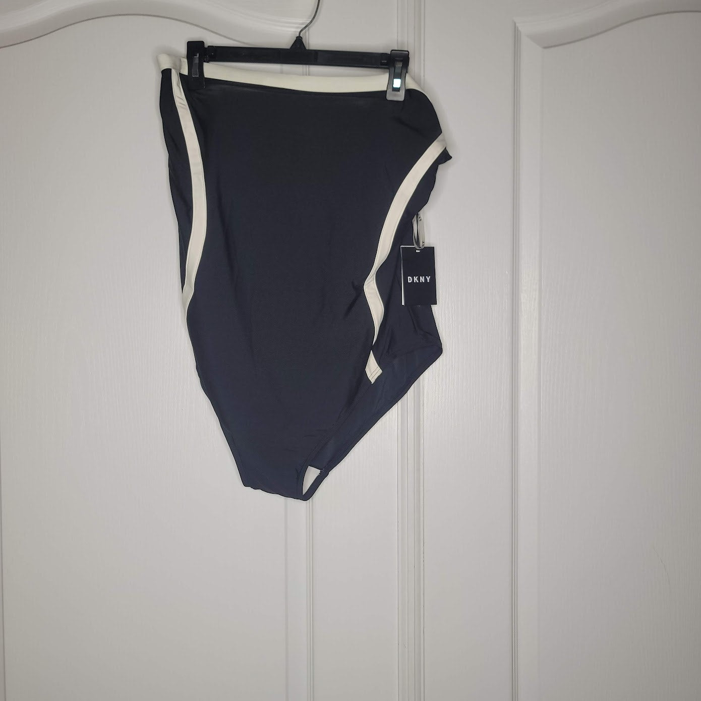 DKNY NEW Swimsuit Womens Size 18 Black White One Piece Removable strap Halter