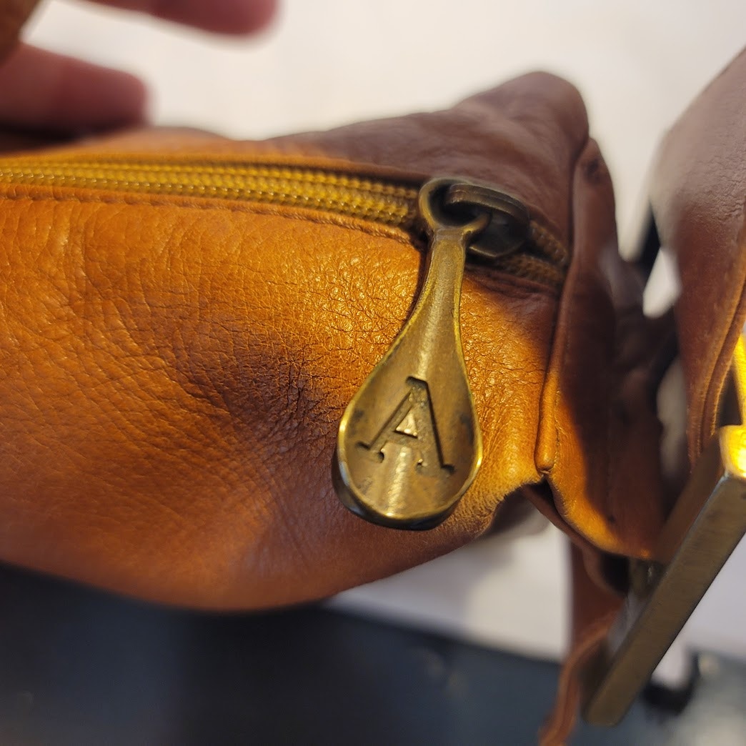 Pelletteria Alexander Italy Leather Shoulder Purse Bag brass hardware Hobo