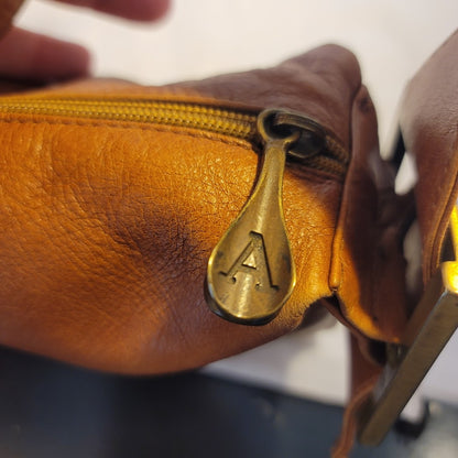 Pelletteria Alexander Italy Leather Shoulder Purse Bag brass hardware Hobo