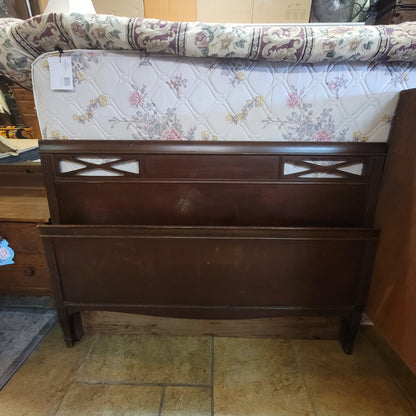 SECONDHAND SANDIES: Wood spindles, bed posts, crafting projects 8.00 each