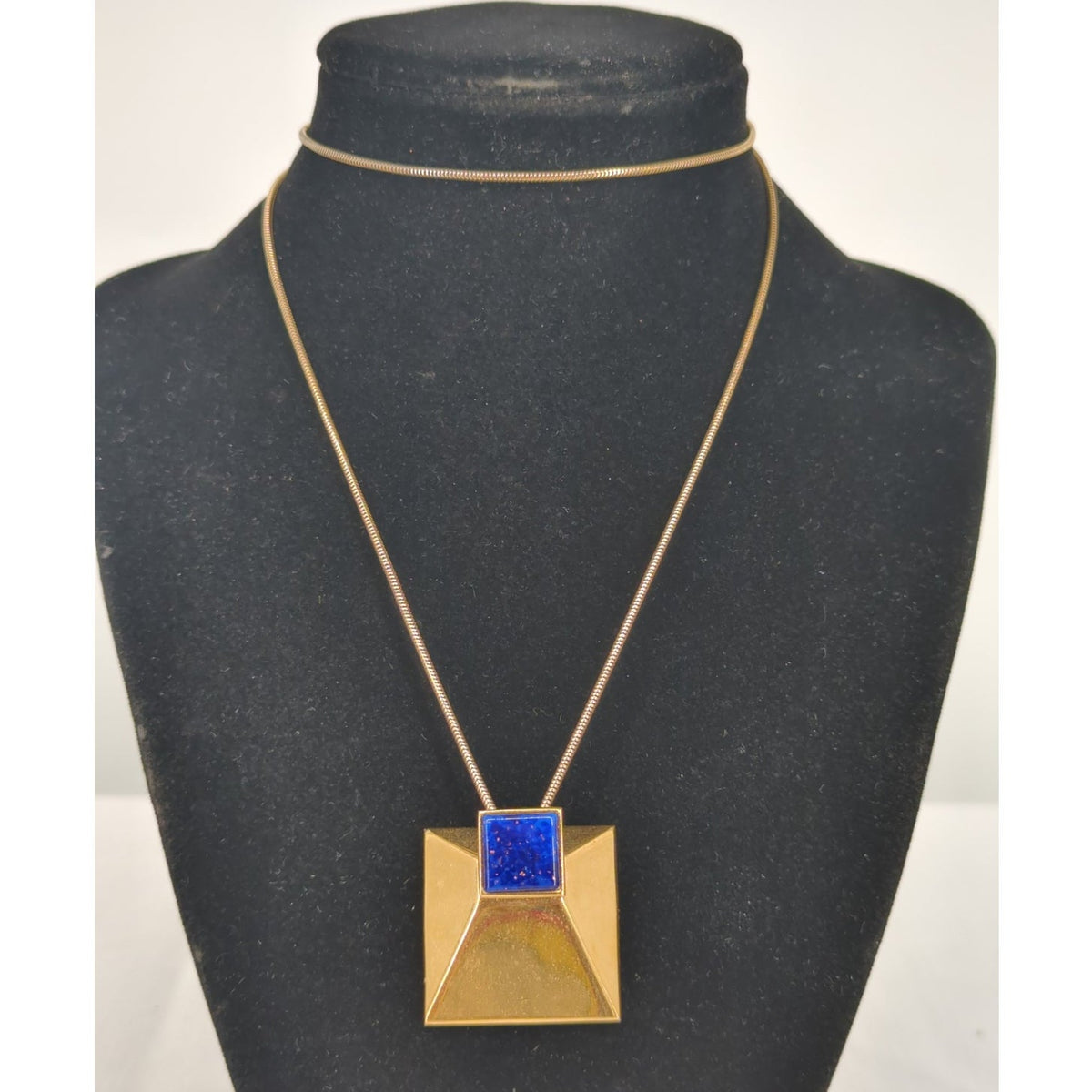 Vintage Gold Geometric Pyramid Art Deco Pendant Serpentine Necklace Blue Stone