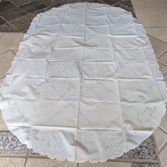 Vintage plastice WIPEABLE oval table cloth faux embroidery pattern 55" x 88"