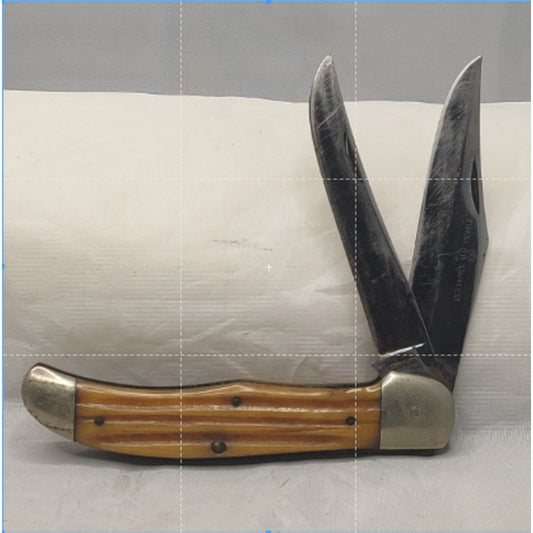 Vintage Folding Pocket Knife Queen #39 Two blade Hunter Winterbottom Jigged Bone