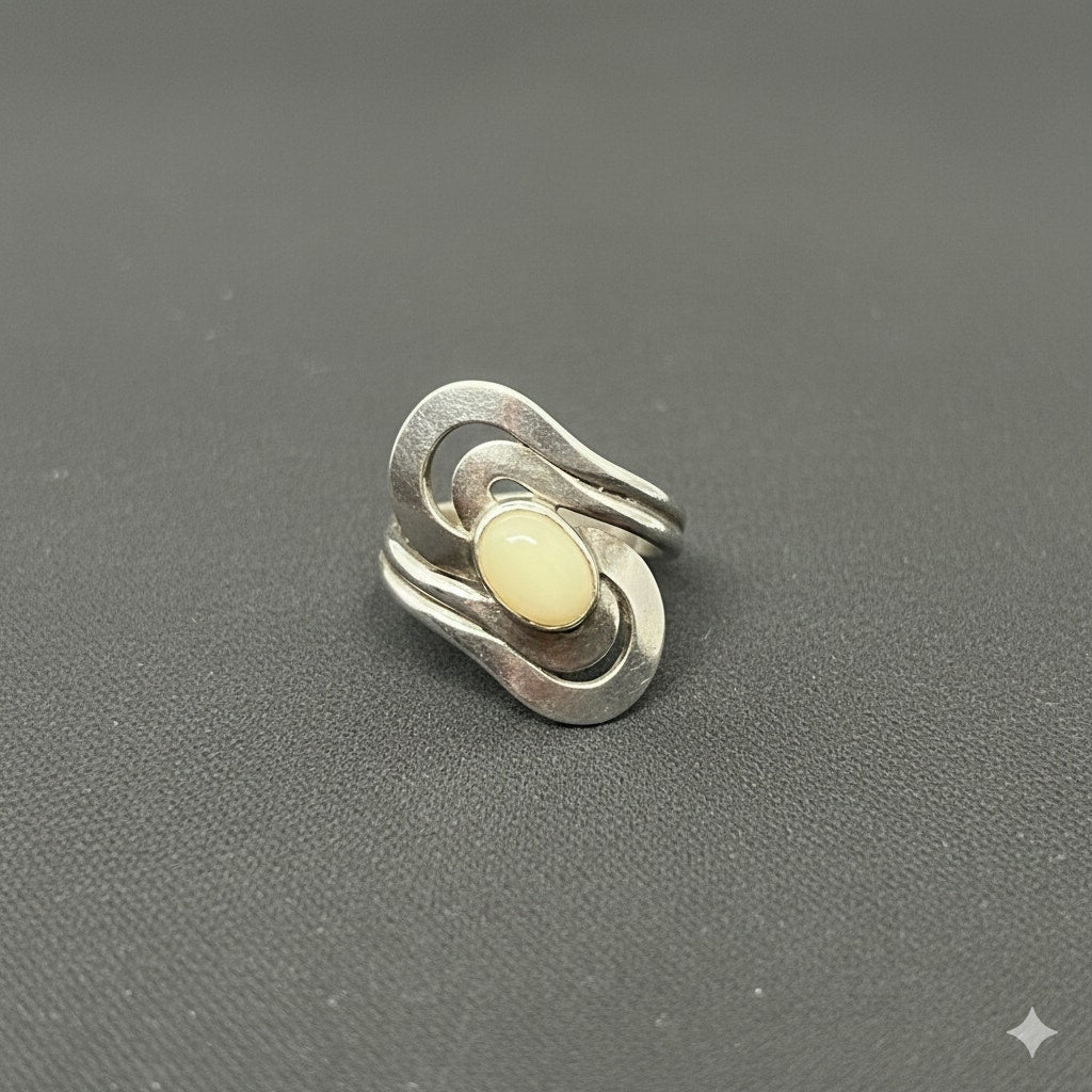 Vintage 925 Sterling Silver Modernist Swirl Ring with Moonstone Cabochon Size 6