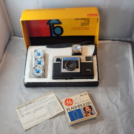 Kodak Instamatic X-15 Color Outfit Camera in box with Flash
