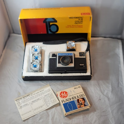 Kodak Instamatic X-15 Color Outfit Camera in box with Flash
