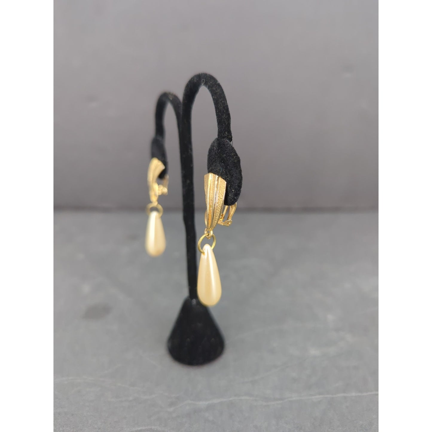 Vintage Faux Pearl Teardrop Drop Clip On Earrings Gold Tone Retro Glam 1980s
