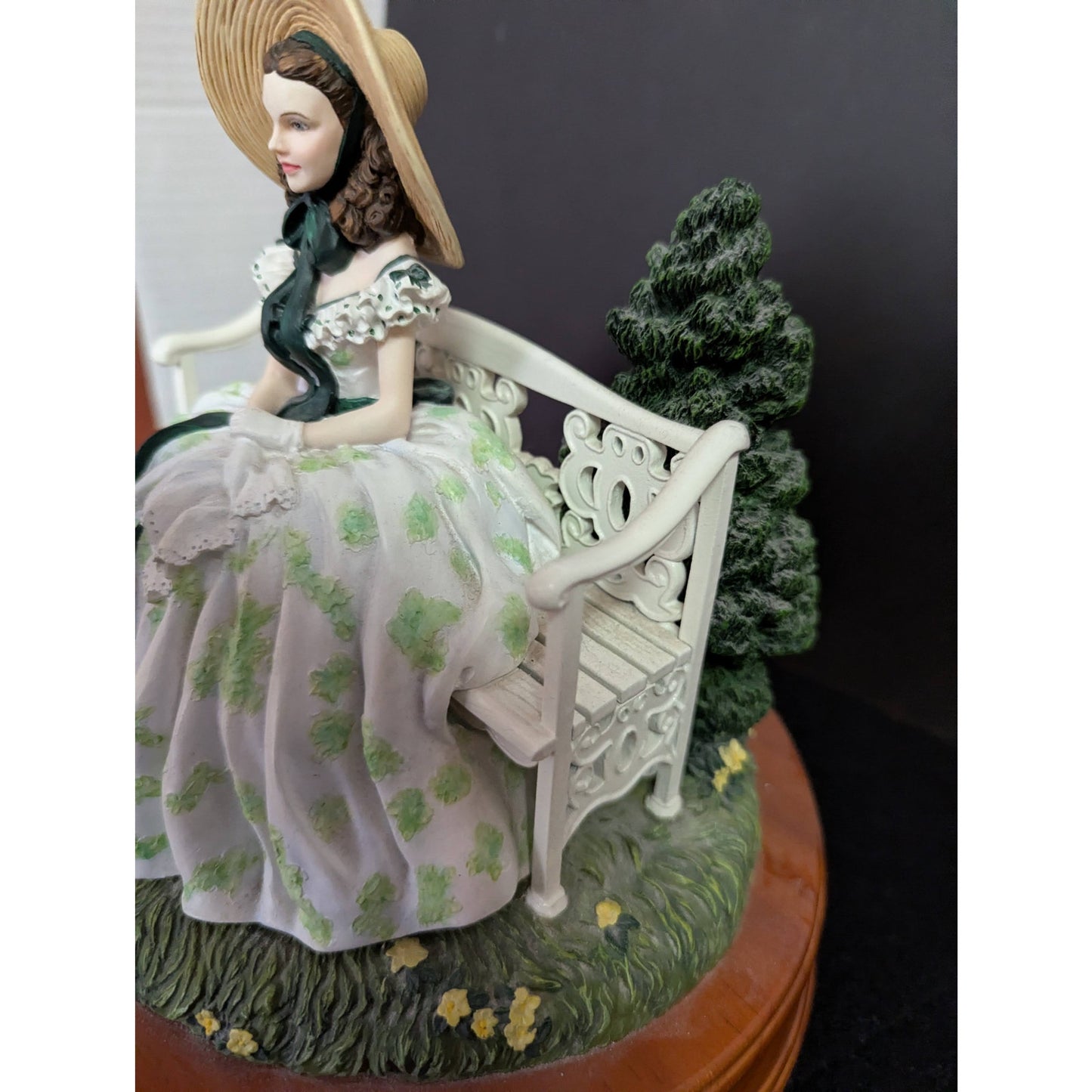 Vintage Gone With The Wind Scarlett Lady Musical Figurine Southern Belle
