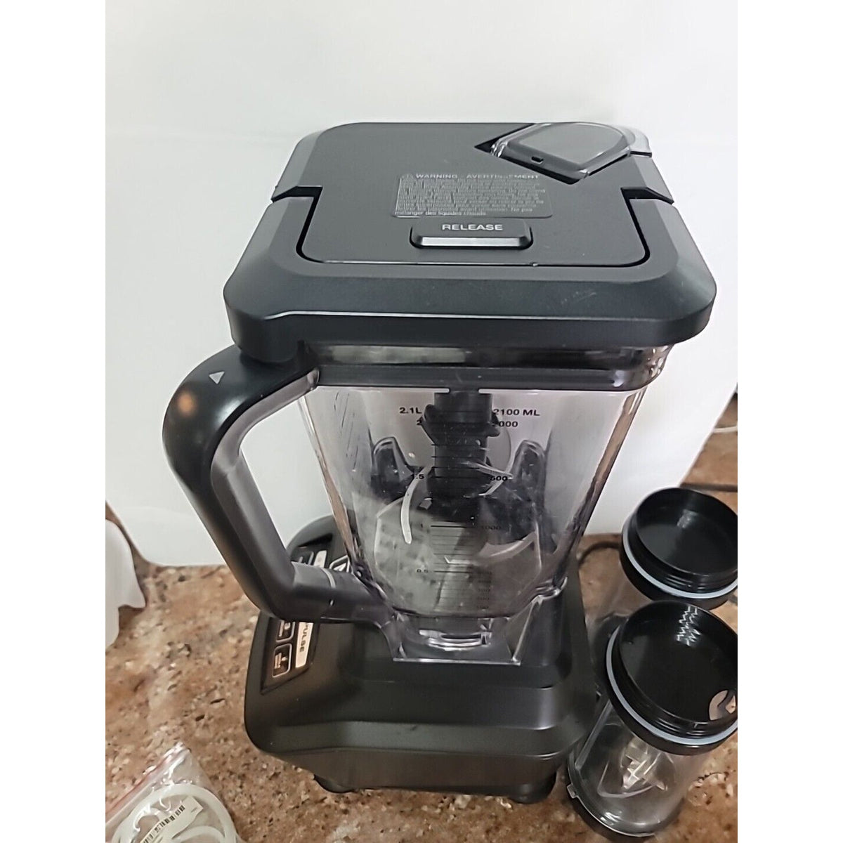 NINJA Professional 1500 Watts Machine, Pitcher, Lid, 2 bullet cups with lids