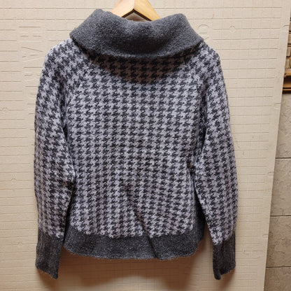 RD style gray sweater medium Cropped Style Long Sleeve Turtleneck Checkered