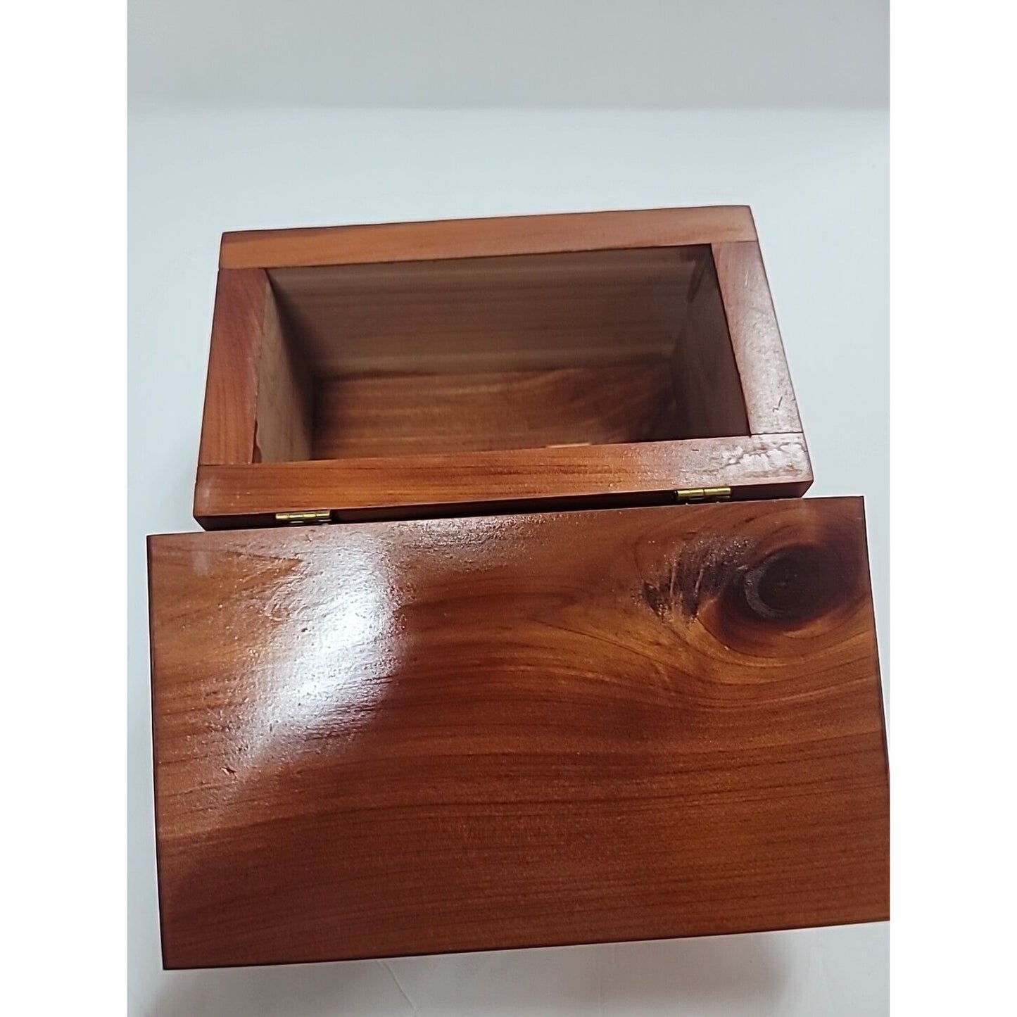 VINTAGE HAND CRAFTED HINDGED LID WOODEN CEDAR BOX 8x5x4.5 Stash Trinket HIDEAWAY