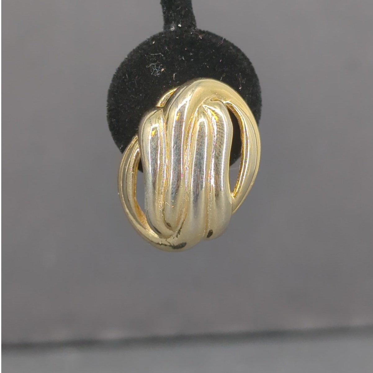 Vintage Gold Tone Ribbed Swirl Dome Clip on Earrings Chunky Retro