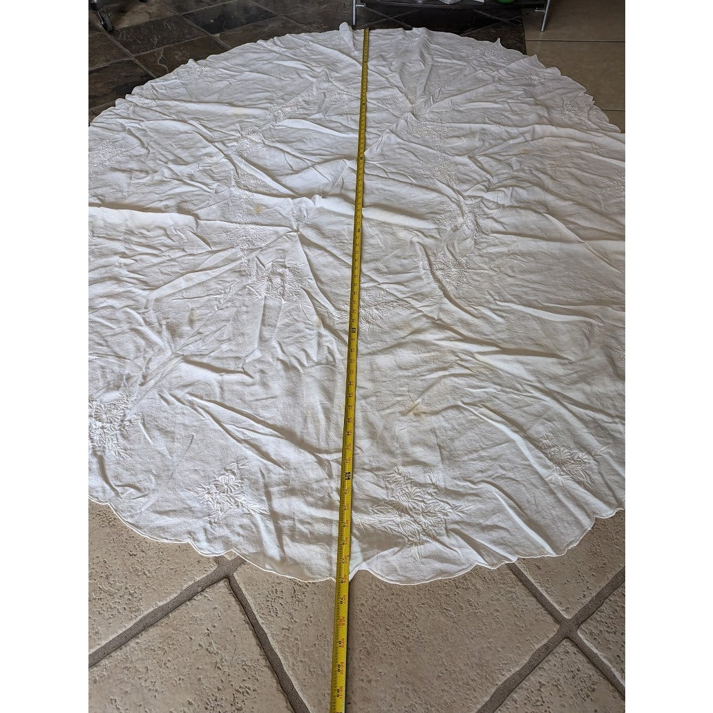Oval linen Ivory vintage Tablecloth finish scallop edge Floral Raised Embroidery