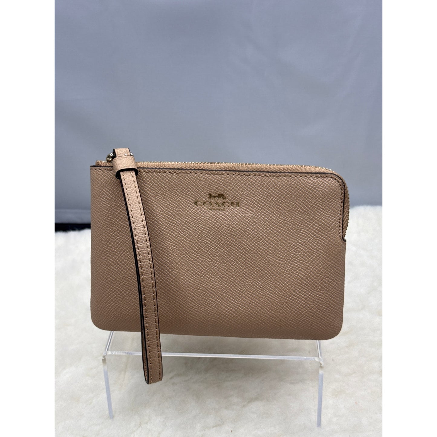 Coach Corner Zip Wristlet Beige Crossgrain Leather F58032 Luxury Designer Taupe