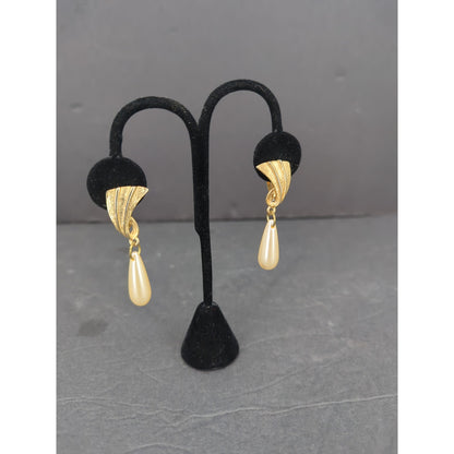 Vintage Faux Pearl Teardrop Drop Clip On Earrings Gold Tone Retro Glam 1980s